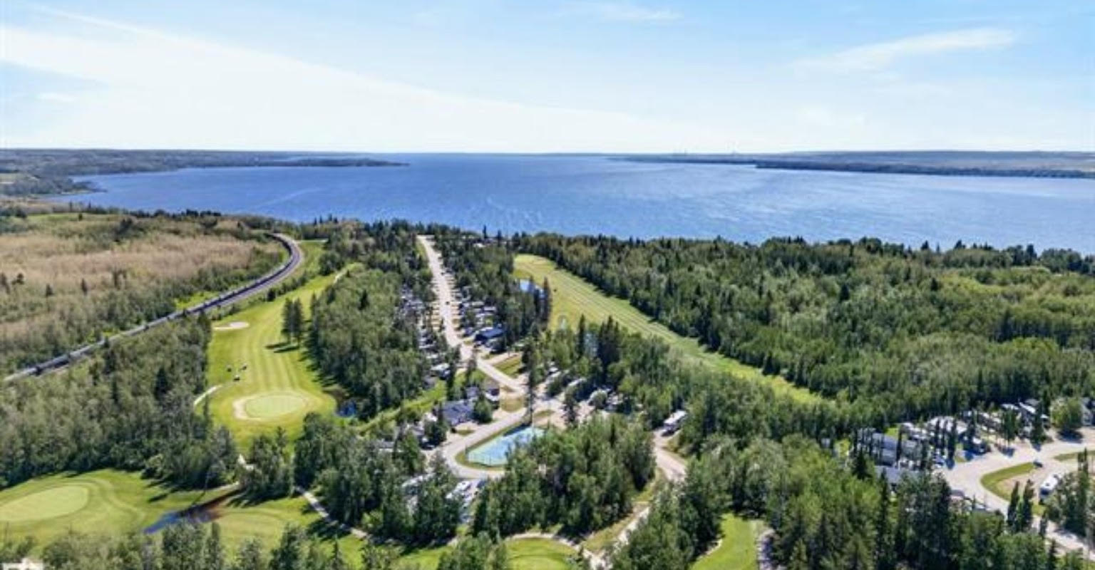 Associate Golf Professional: Pineridge Golf Resort