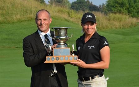 Alena Sharp remporte le championnat féminin de la PGA du Canada présenté par Nike Golf