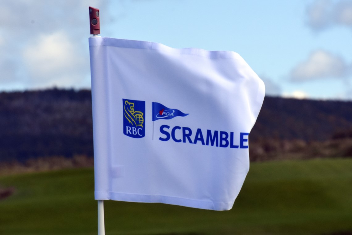 Les concurrents du championnat national Scramble RBC PGA jouent sur le site emblématique de Cabot Cliffs dans des conditions difficiles