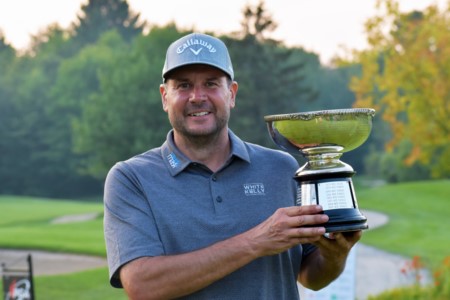 Dennis Hendershott réalise un superbe 64 lors de la dernière ronde pour remporter le championnat senior de la PGA du Canada