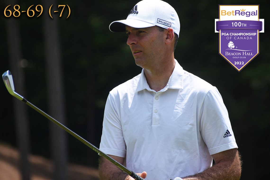 Wes Heffernan contrôle la situation au Beacon Hall Golf Club, menant par deux après la deuxième ronde du championnat BetRegal PGA du Canada