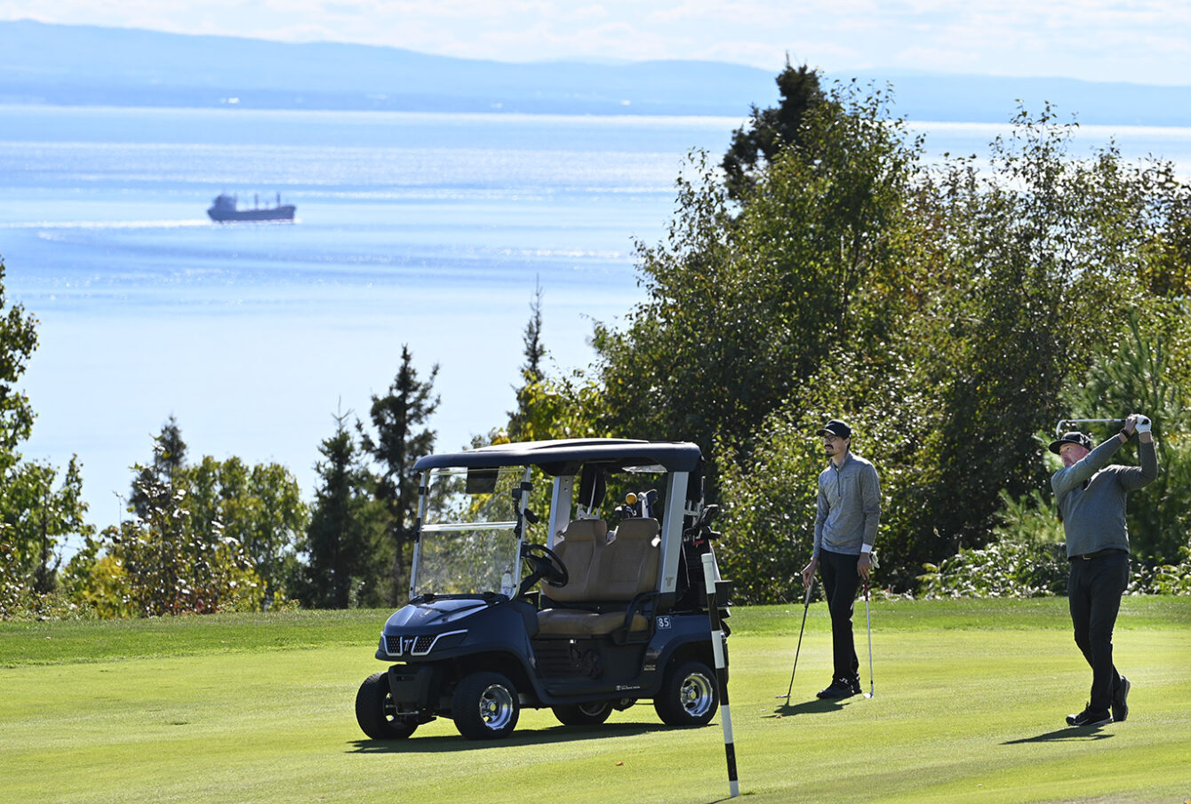 La Coupe Hôtel-Casino de Charlevoix est lancée : une première journée de match play riche en rebondissements