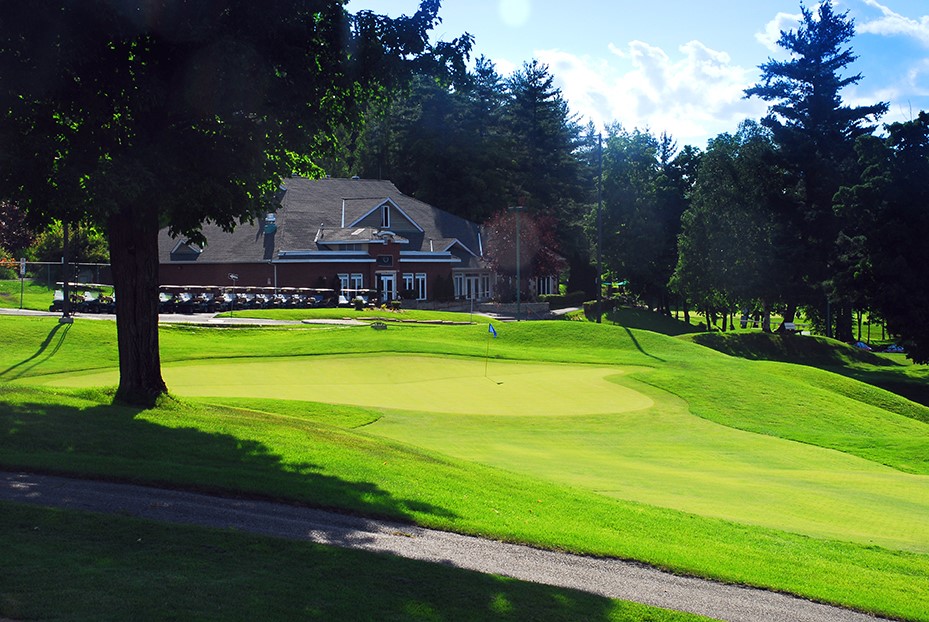 Professionnel en titre - Club de Golf Hautes Plaines